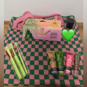 Wicked Beauty Bundle, SLMISSGLAM Brushes 16x14 Tote, Headband, Velvet Petals